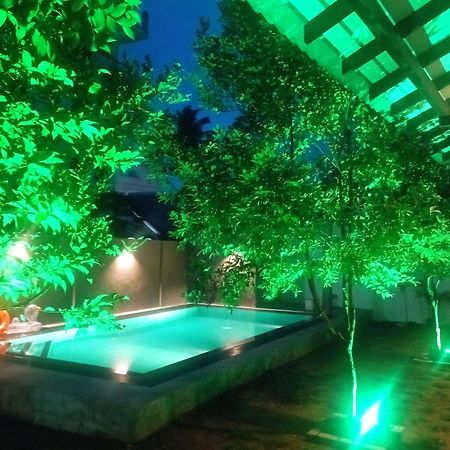 ホテル The Ritz ヒッカドゥワ エクステリア 写真